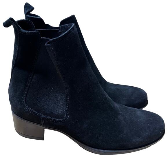 La Canadienne NWOB Honor Suede Black Ankle Chelsea Bootie Size 9.5M Block Heel - Picture 2 of 9